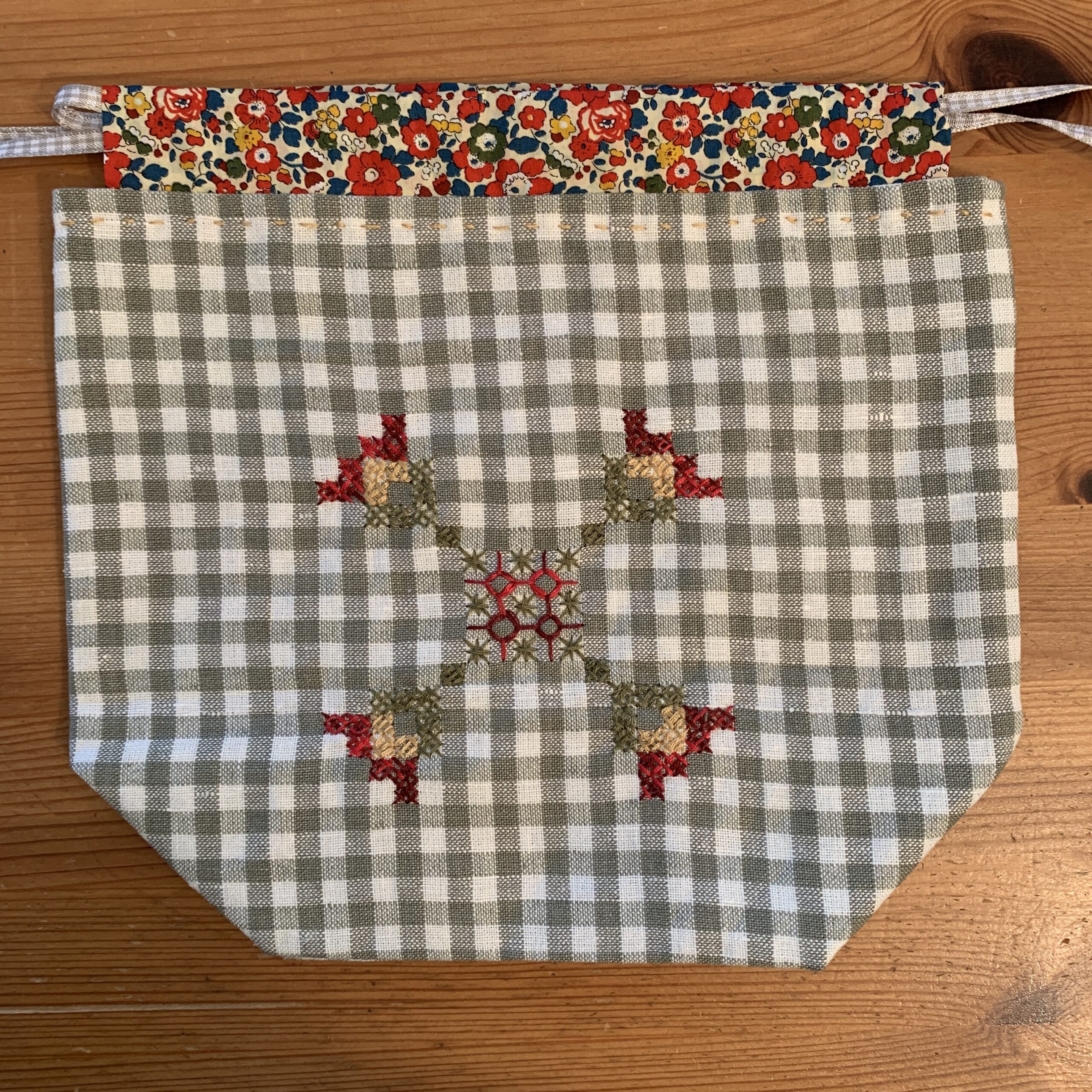 Chicken Scratch Embroidery Bag Workshop with Carolyn Forster